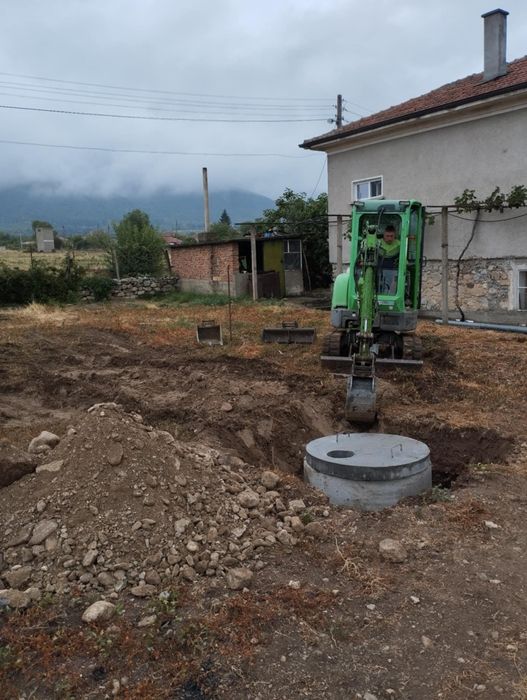 Извършване изкопни услуги с багер и самосвал