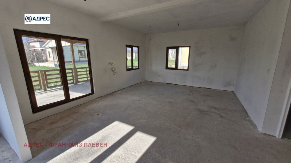 Къща в Плевен, област-с.Пелишат площ 74 цена 57000