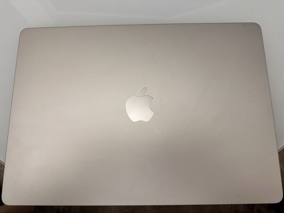 Macbook Apple 15 inch M2, 8 GB memorie 2023