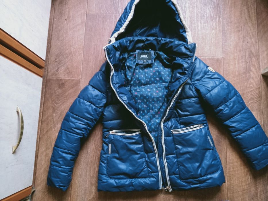 Продам куртку на девочку