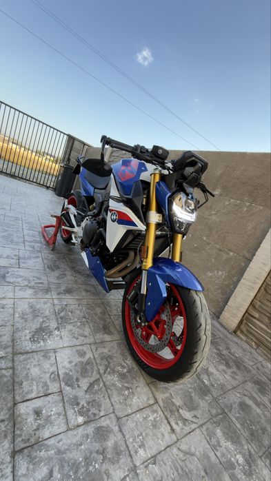 BMW F900R.