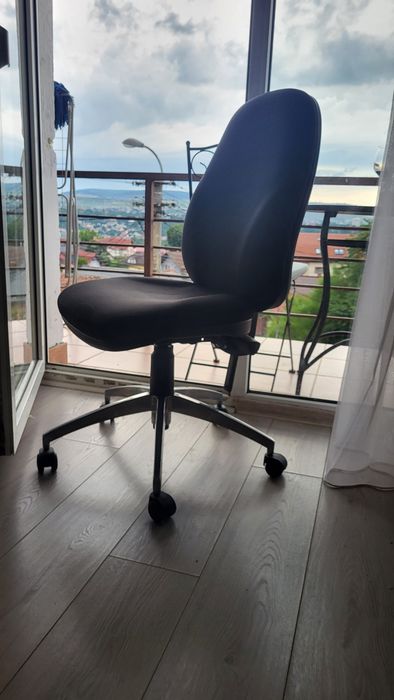 Scaun de birou negru