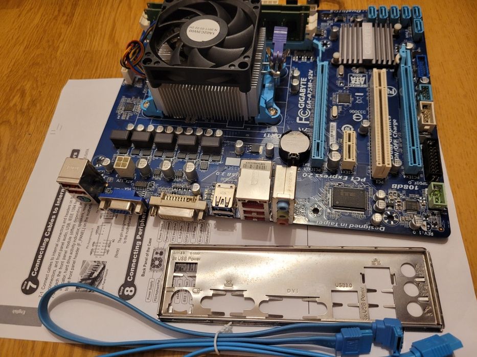 Kit MB Gigabyte GA-A75M-S2V FM1,Athlon II X4 641,8Gb DDR3 la 1600Mhz,C