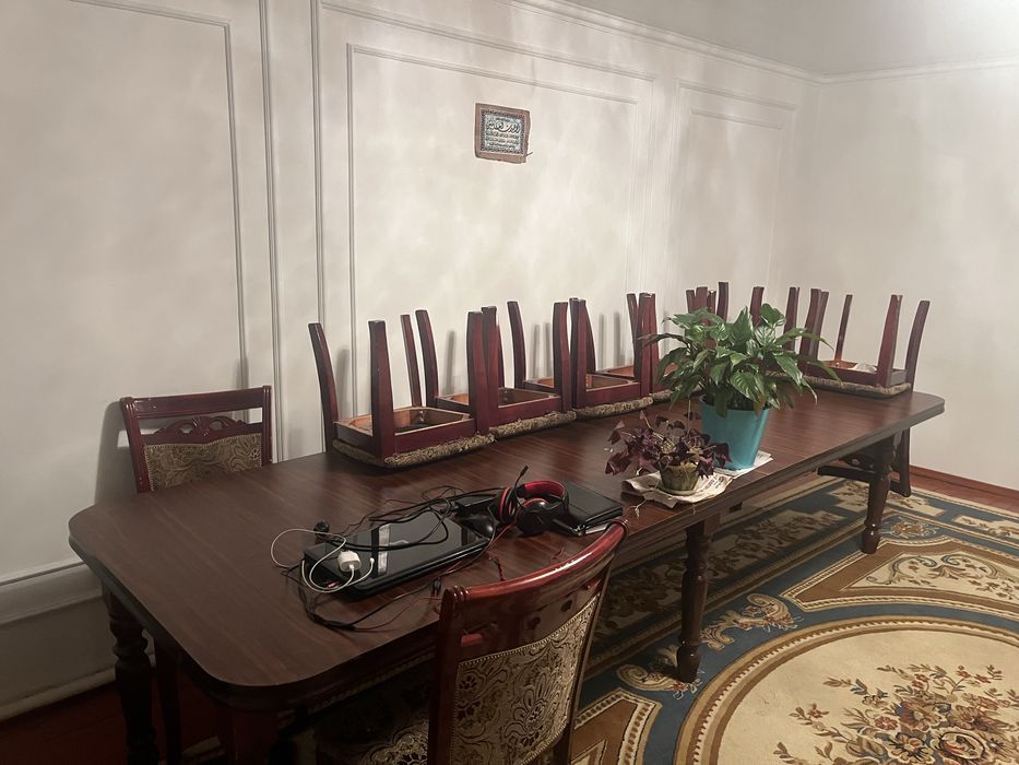 Продам стол для гостинный