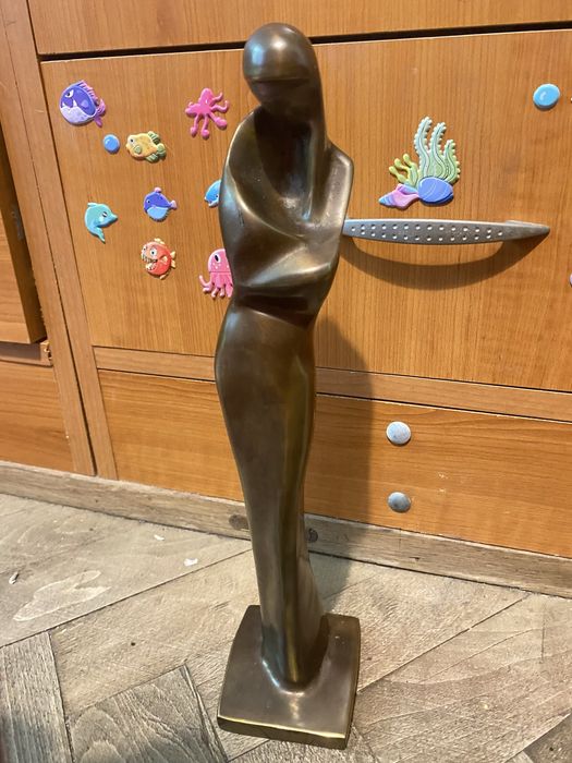 Statuetă Modernistă din Bronz Masiv – Siluetă Abstractă / Madonă (~3 kg)