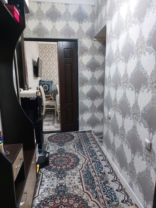 Uy sotiladi 1 xona 3etaj lokatsiya zo'r joyda joylashgan.Yakkasaroy tu