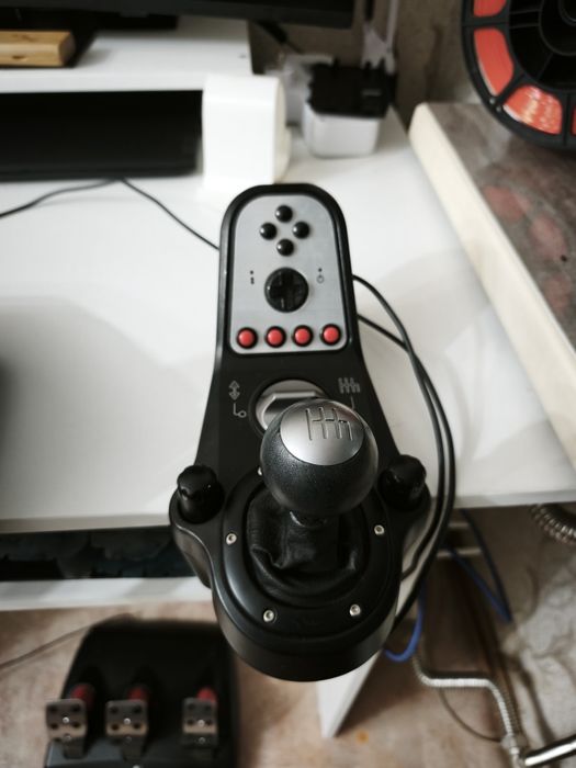 Продам игровой руль Logitech g25