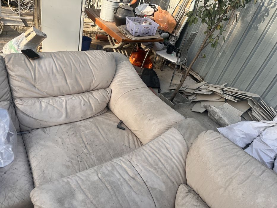 два дивана кожанные