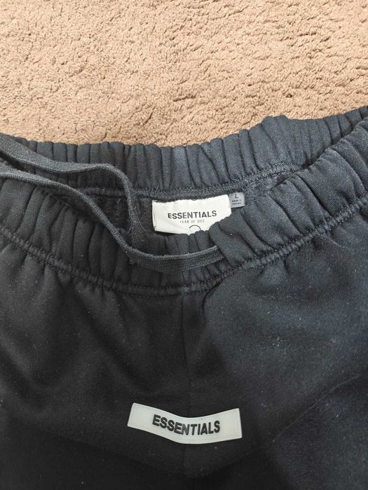 Pantaloni de trening Fear of God Essentials - Mărimea L - Negru