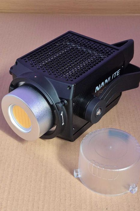 Nanlite Forza 300 II Daylight – Ca nouă, folosită rar în studio (Garanție Noiembrie 2026)