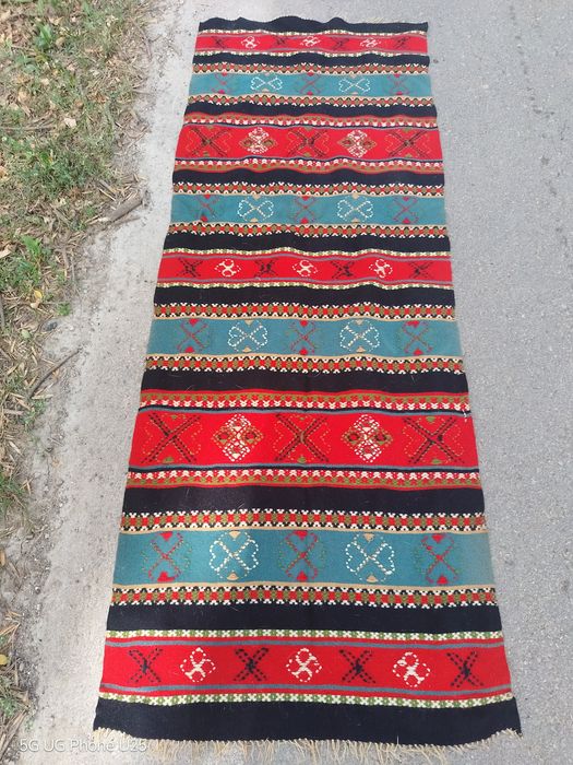 Продавам ръчно тъкана пътечка