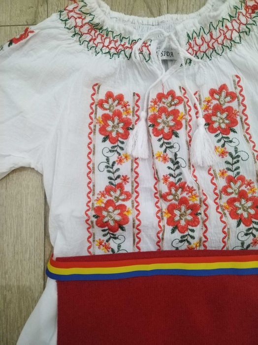 Costum tradițional pentru fete 14-15 ani