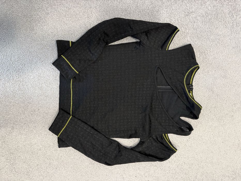 Черен топ с дълъг ръкав