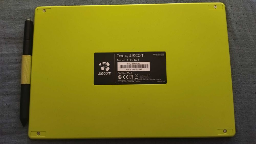 Графичен таблет One by Wacom Medium CTL-671