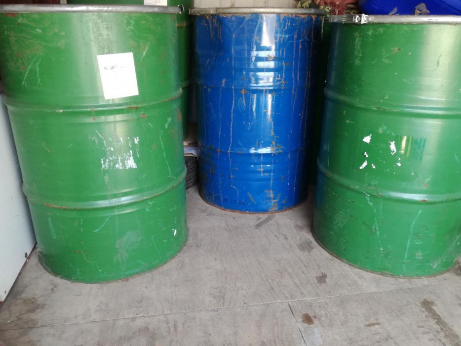 Продавам варели с капак