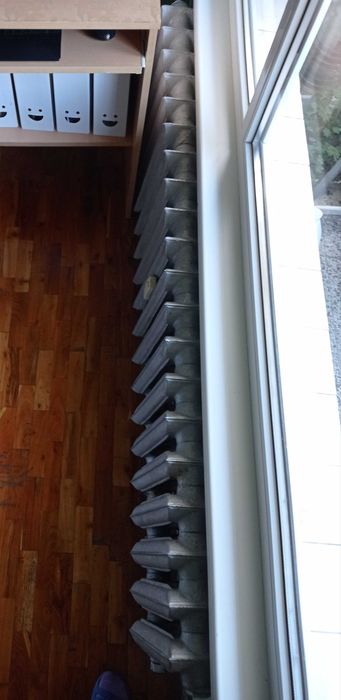 Продавам чугунен радиатор