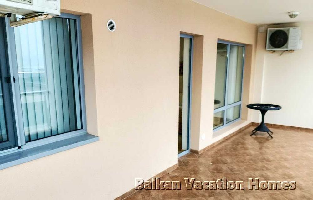 Стилно обзаведен тристаен апартамент с гледка към морето - Бяла