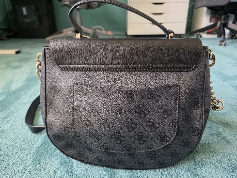 Чанта Guess в отлично състояние