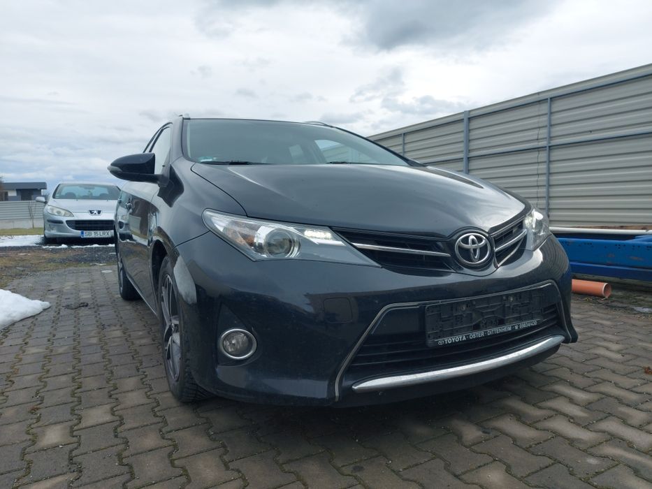 Vând Toyota Auris 2015 diesel 1.4d-4d