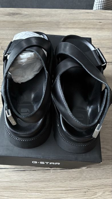 Дамски кожени сандали