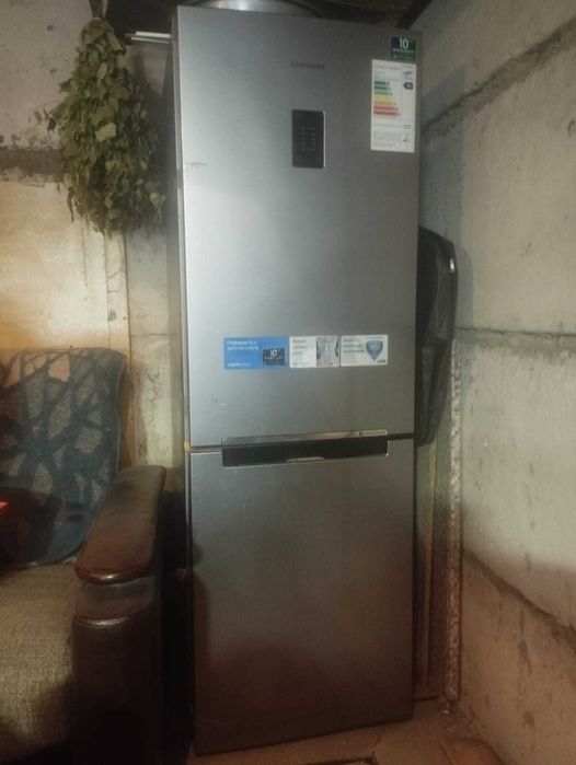 Продам холодильник