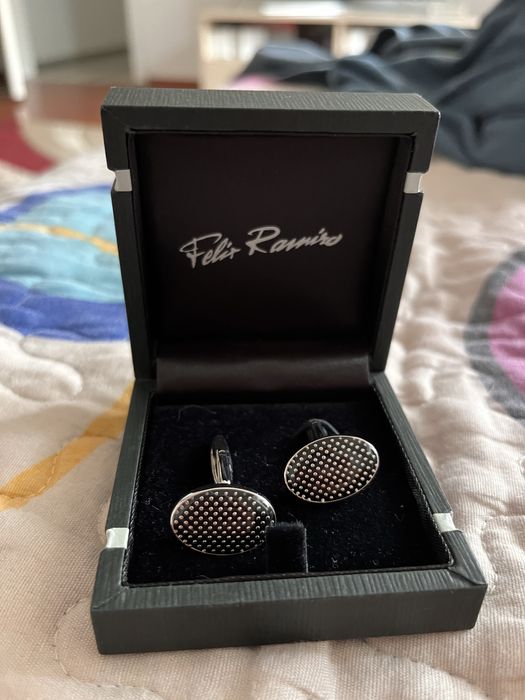 Butoni camasa Felix Ramiro