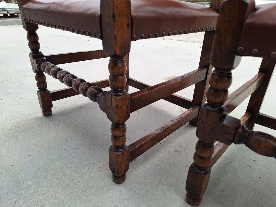 2 стола от масив със кожена дамаска