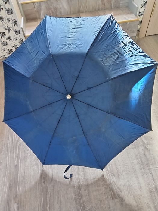 Продам зонтик б/у
