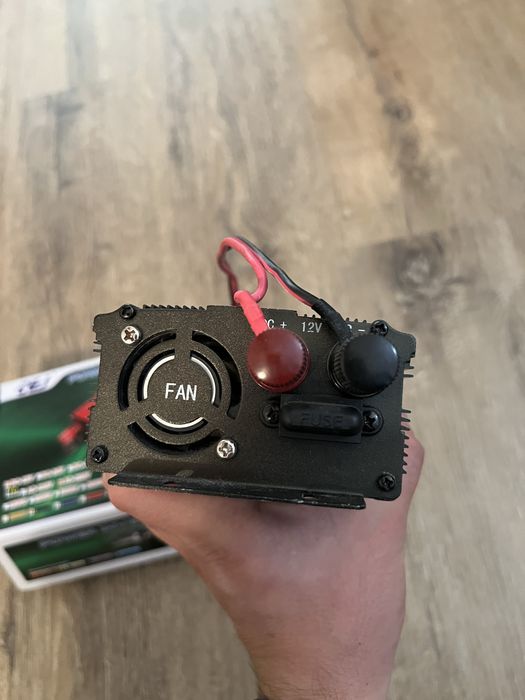 Висококачествен Инвертор на напрежение CEJ 12V или 24V - 220V 500W