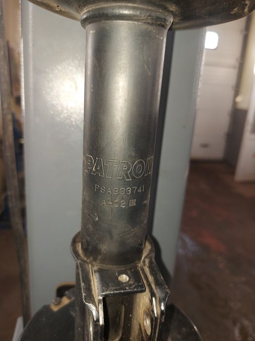 Амортизаторы новые  и б.у