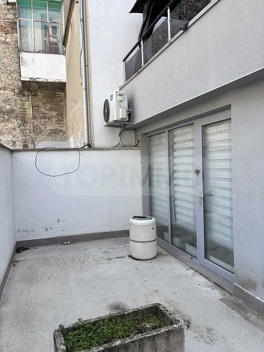 Партерно бизнес помещение в района на ЖП Гара