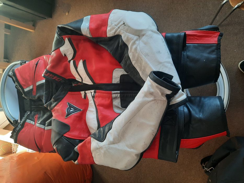 Costum moto dainesesi casca