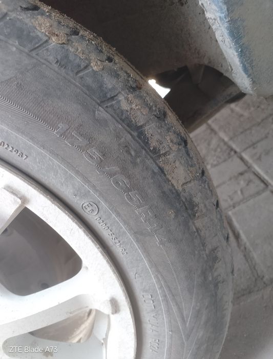 Продам комплект летних шин