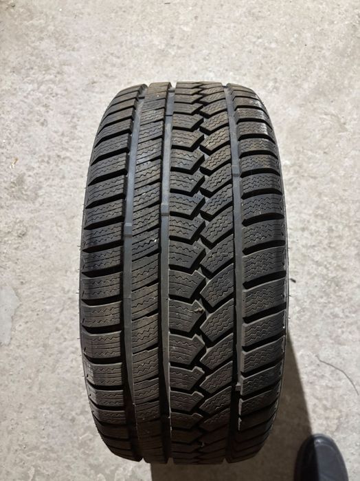 Гуми ЧИСТО НОВИ 235/40 R18
