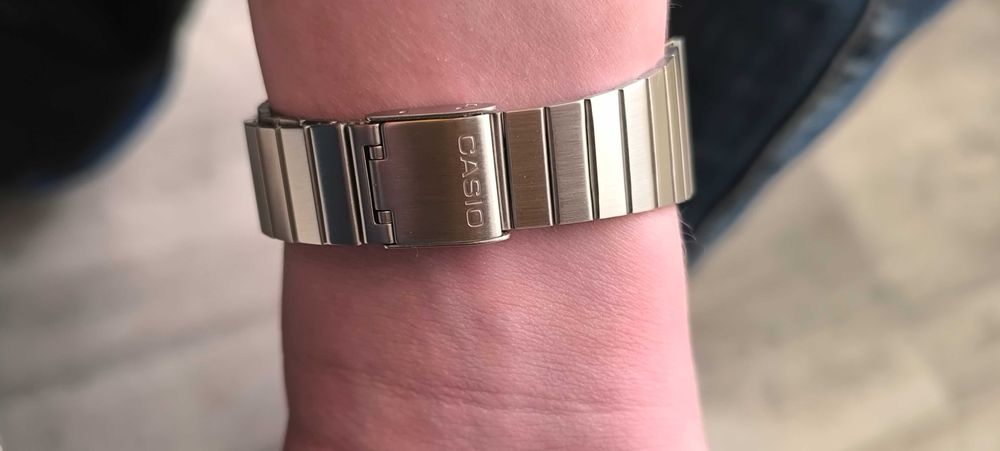 Часовник Casio A700