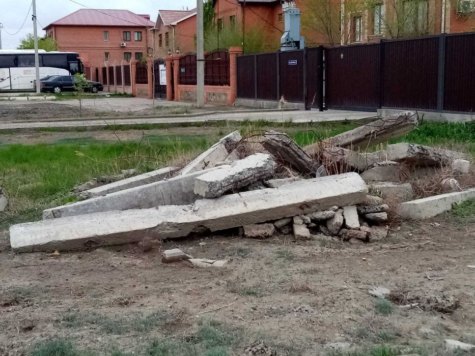 Продаются сломанные бордюры.
