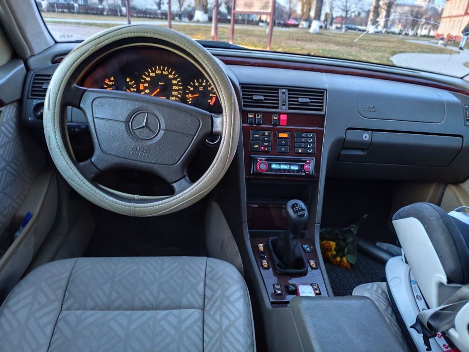 Mercedes C200,  motor defect pentru piese de schimb