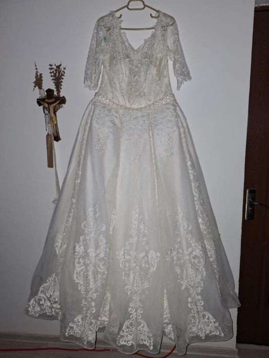 Rochiță mireasă ofer voal și cerc