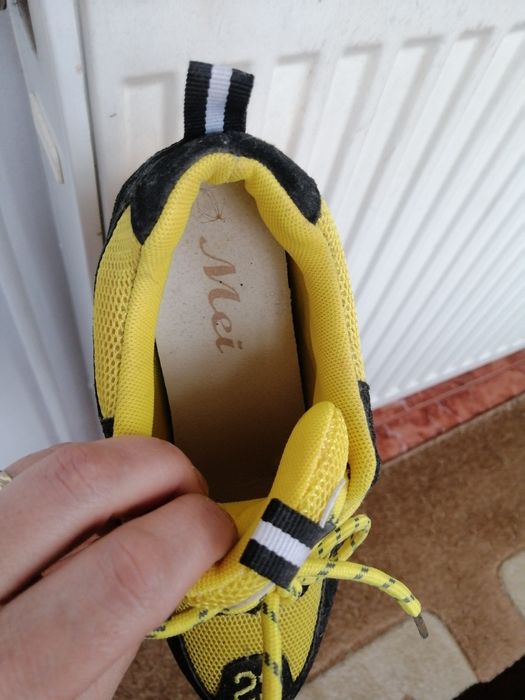 Vând adidași mărimea 38