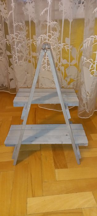 Дървен цветарник