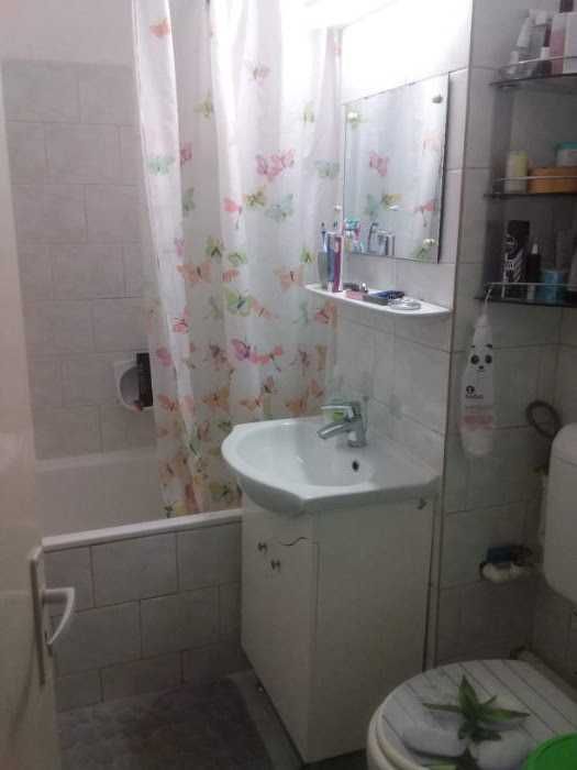 Inchiriez apartament cu 2 camere decomandat tg mures, Pandurilor, 52, langa bioclinica blocul eon ului, telefon 0745 082172, mobilat si utilat