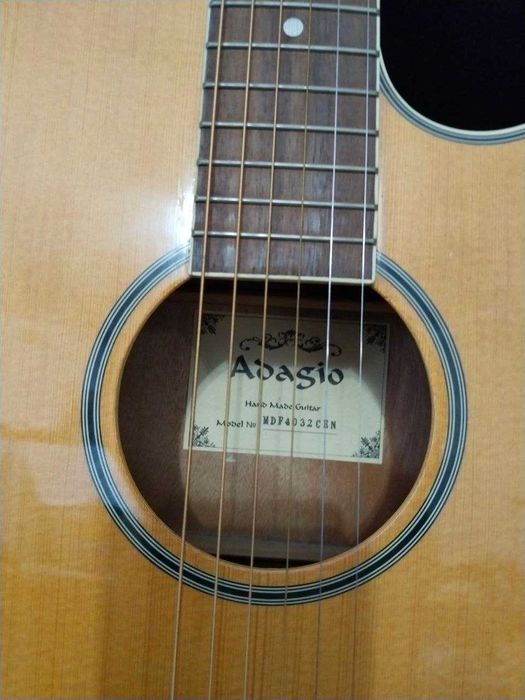 Акустическая гитара Adagio