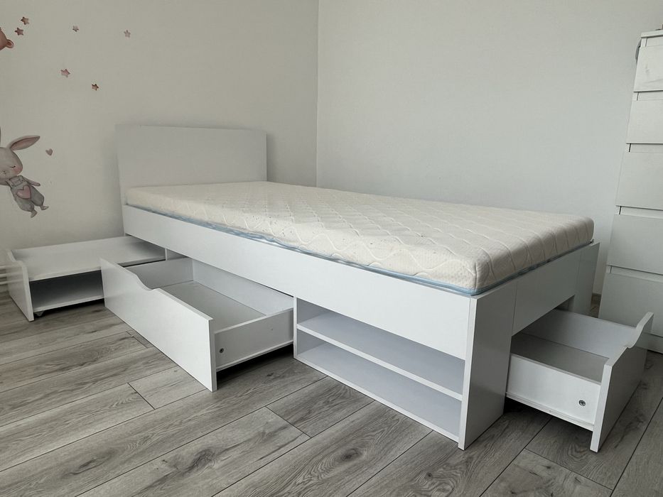 Pat alb cu spatii de stocare 200 x 90