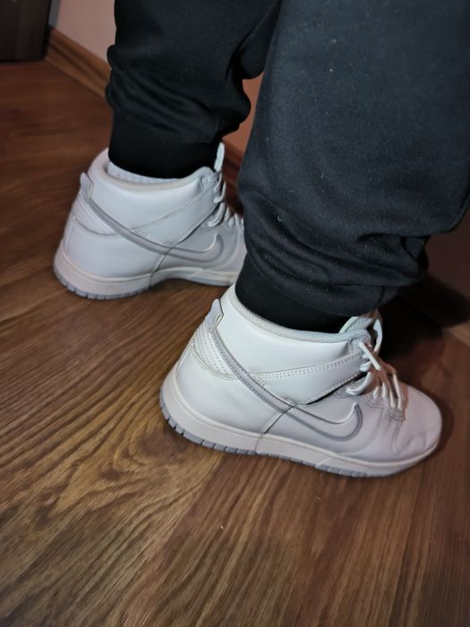Adidași Nike Albi