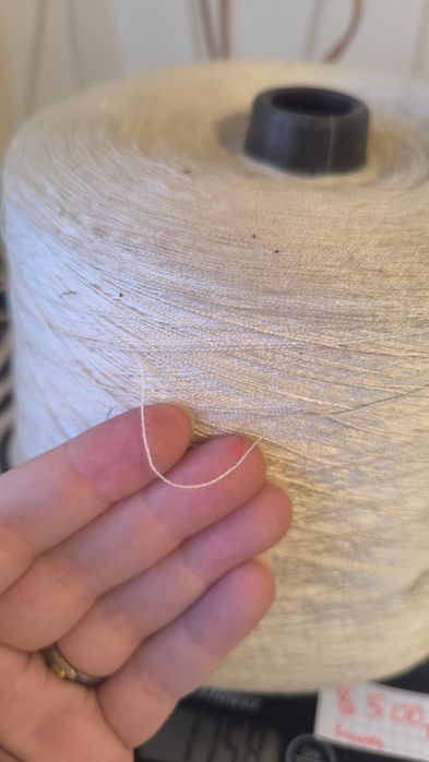 Пряжа в бобинах 500тг за 100грамм.