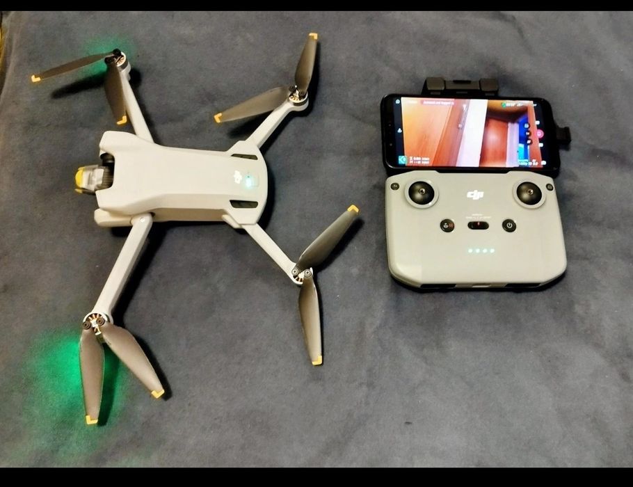 Drona noua DJI Mini 3 pachet complet cu telefon