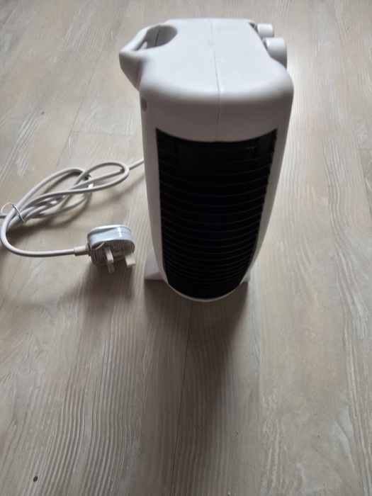 Încălzitor electric 1000/2000 W, cu termostat și 2 trepte de încălzire
