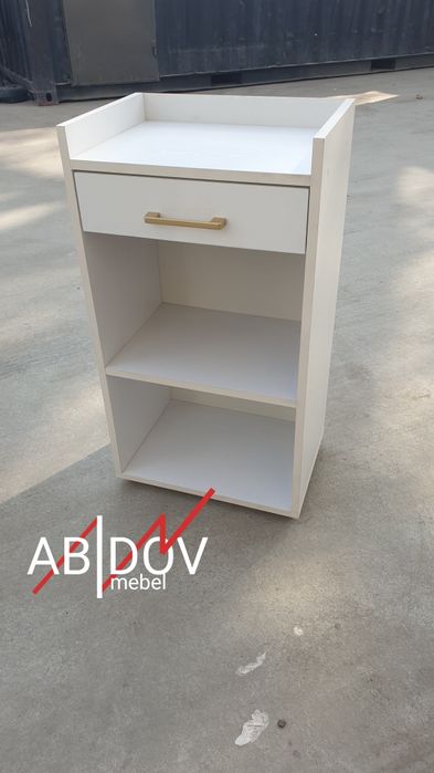 Тумбочка помощница на роликах для салона красоты по выгодной  цене