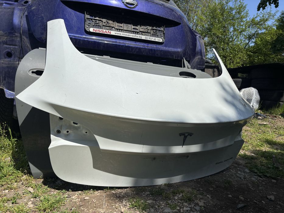 Капак Tesla Model 3