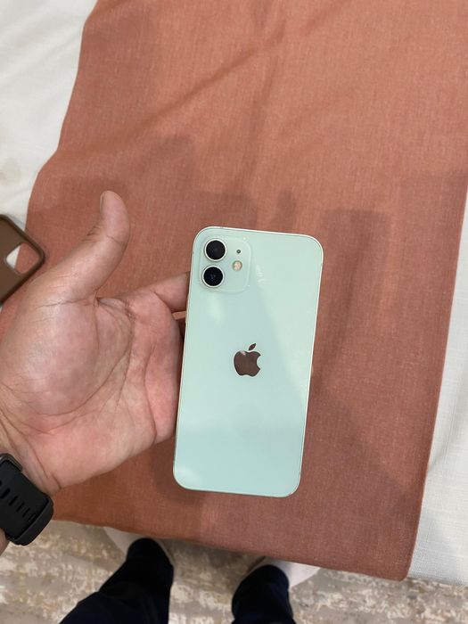 Айфон 12 сатылады